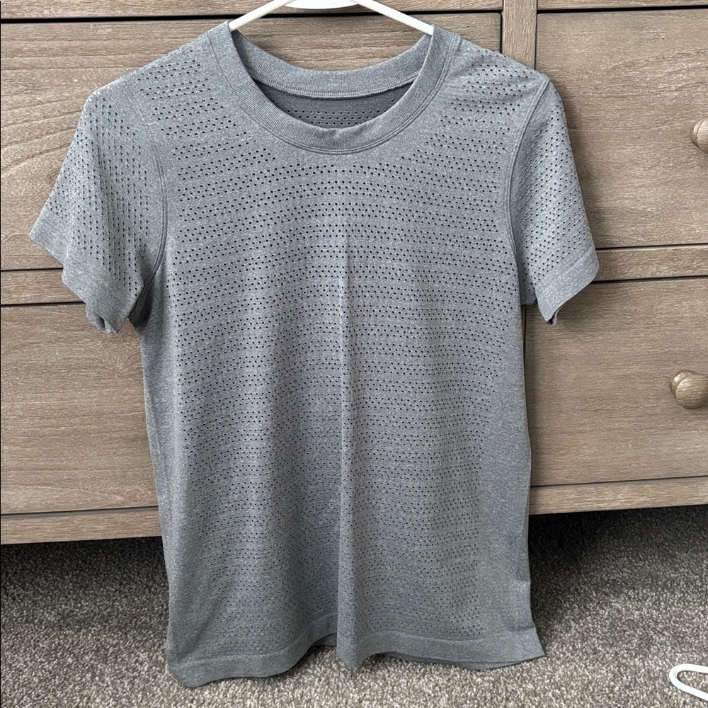 NWOT Lululemon Breeze By Tee
